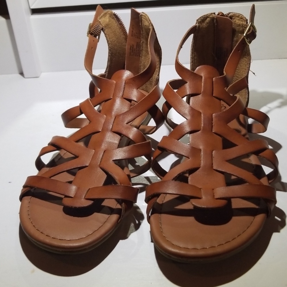 Brown crossed sandals